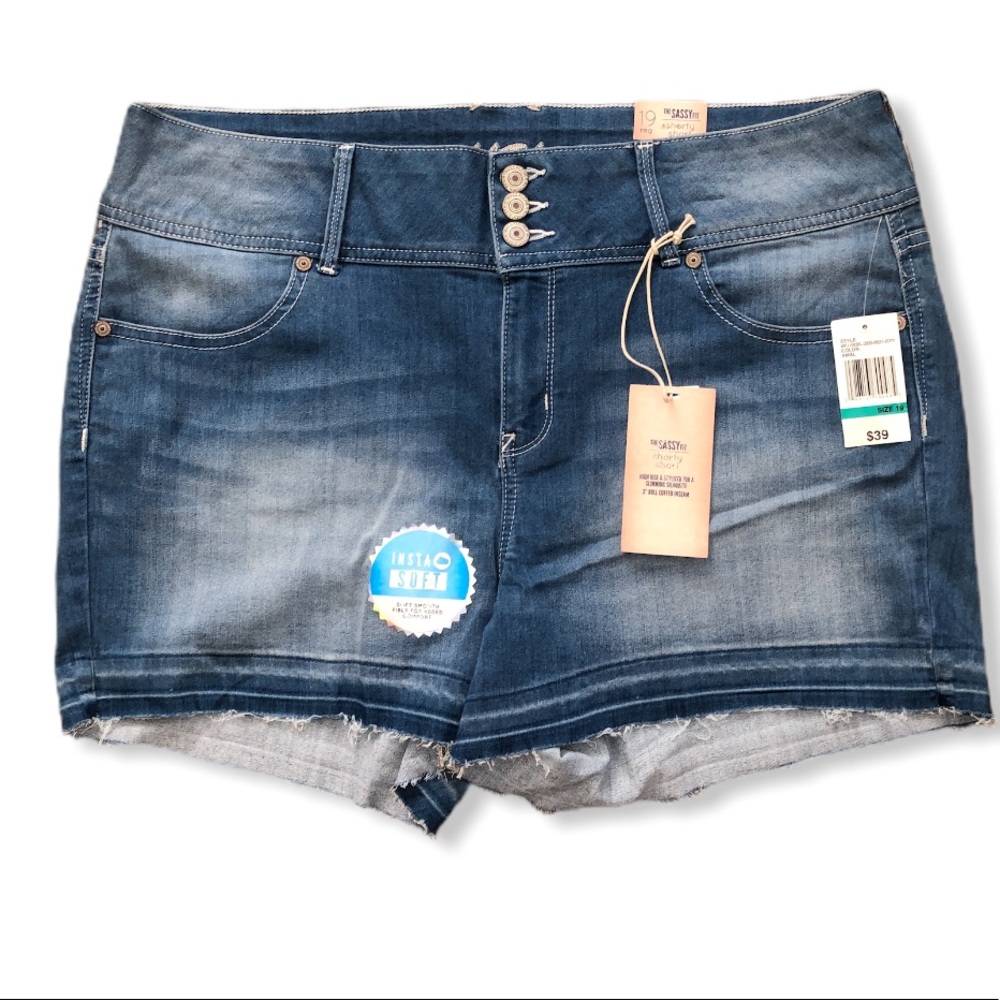 WallFlower Sassy Fit Shorty Shorts